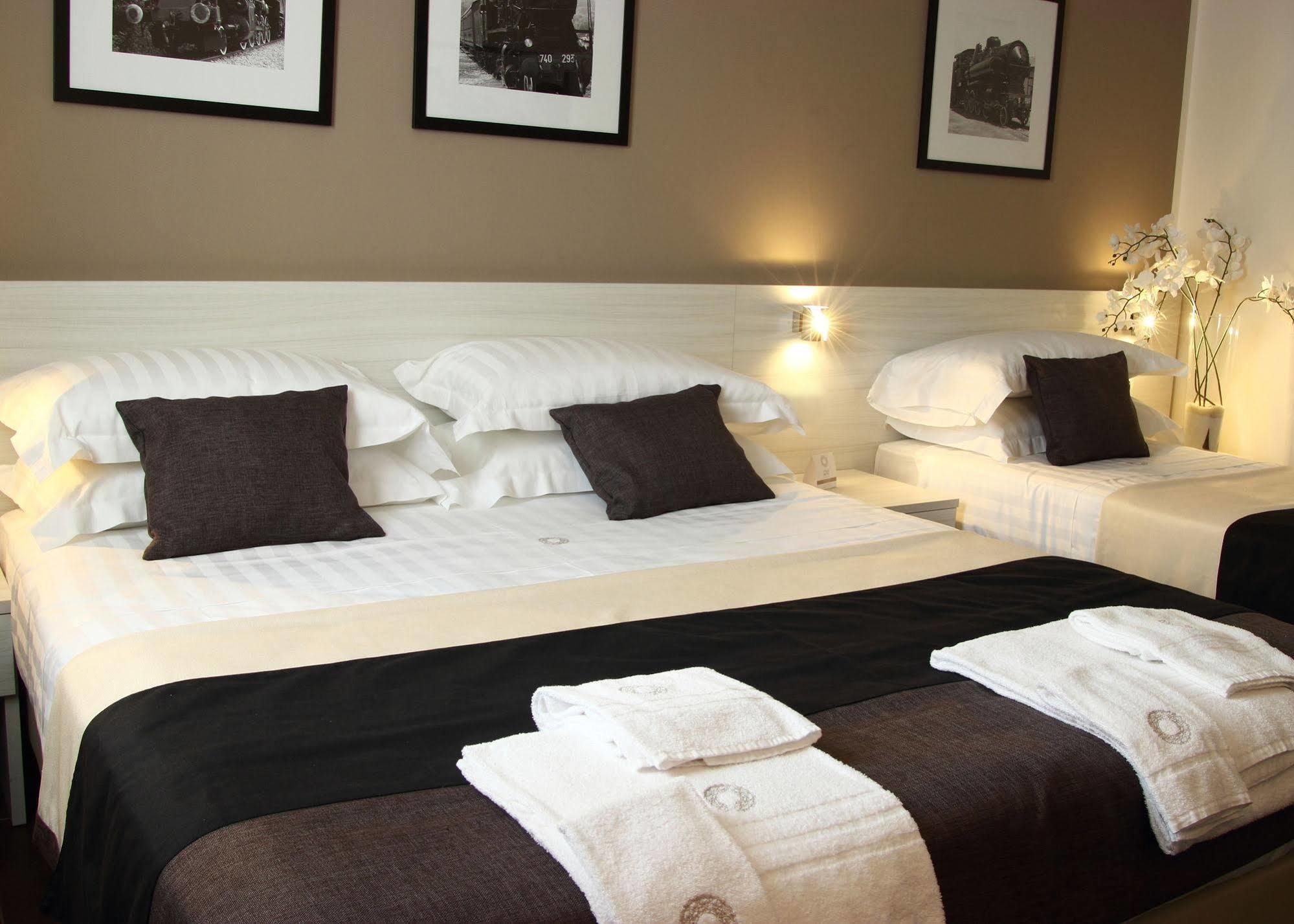 สเตลเล โฮเต็ล เดอะ บิสสิเนสต์ Hotel เนเปิลส์ ภายนอก รูปภาพ